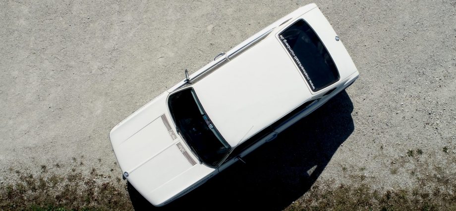 BMW touring 2000 von 1971 in weiß